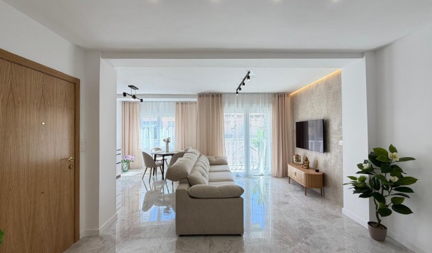 Återförsäljning - Takvåning -
Torrevieja - Estacion De Autobuses