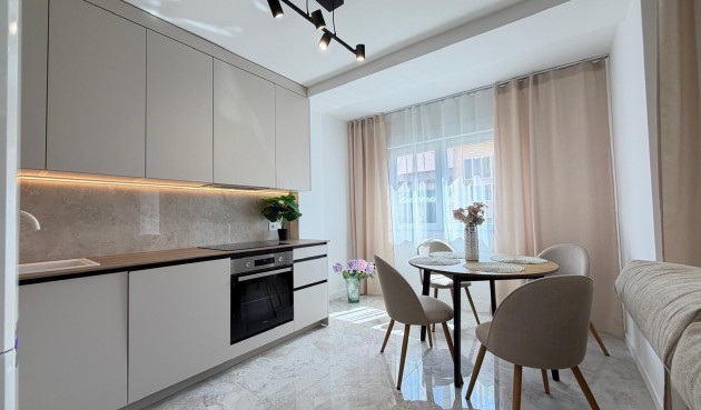 Återförsäljning - Takvåning -
Torrevieja - Estacion De Autobuses