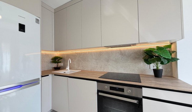 Återförsäljning - Takvåning -
Torrevieja - Estacion De Autobuses