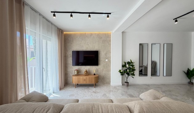 Återförsäljning - Takvåning -
Torrevieja - Estacion De Autobuses