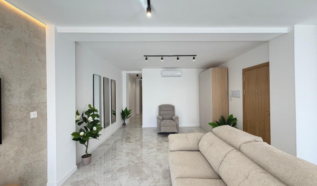 Återförsäljning - Takvåning -
Torrevieja - Estacion De Autobuses