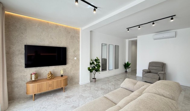 Återförsäljning - Takvåning -
Torrevieja - Estacion De Autobuses