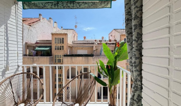 Återförsäljning - Takvåning -
Torrevieja - Estacion De Autobuses