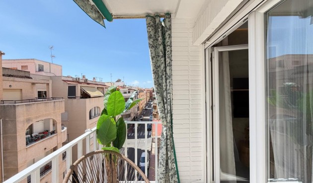 Återförsäljning - Takvåning -
Torrevieja - Estacion De Autobuses