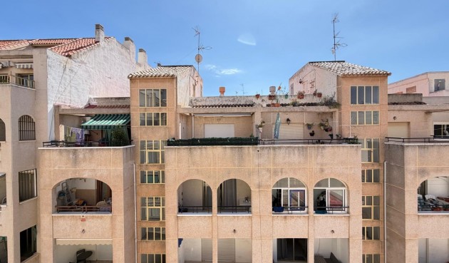 Återförsäljning - Takvåning -
Torrevieja - Estacion De Autobuses