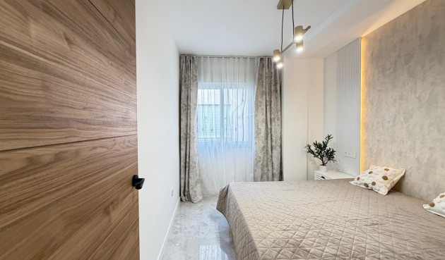 Återförsäljning - Takvåning -
Torrevieja - Estacion De Autobuses