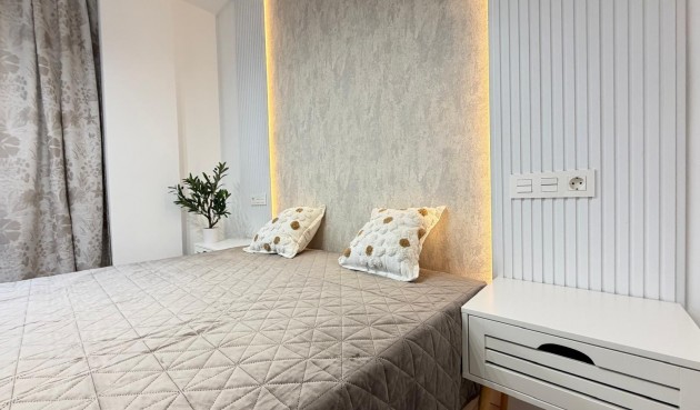 Återförsäljning - Takvåning -
Torrevieja - Estacion De Autobuses