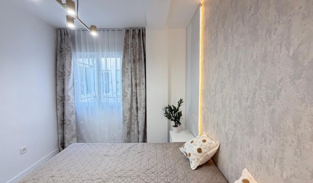 Återförsäljning - Takvåning -
Torrevieja - Estacion De Autobuses