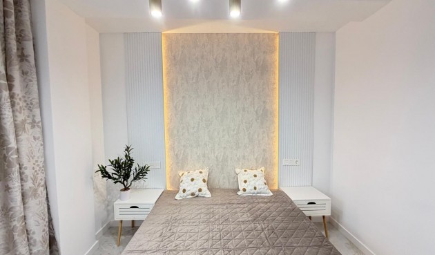 Återförsäljning - Takvåning -
Torrevieja - Estacion De Autobuses