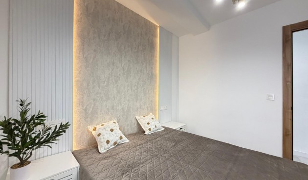 Återförsäljning - Takvåning -
Torrevieja - Estacion De Autobuses