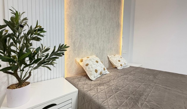 Återförsäljning - Takvåning -
Torrevieja - Estacion De Autobuses