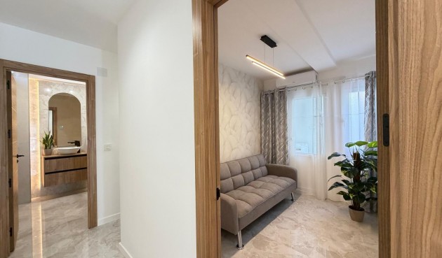 Återförsäljning - Takvåning -
Torrevieja - Estacion De Autobuses