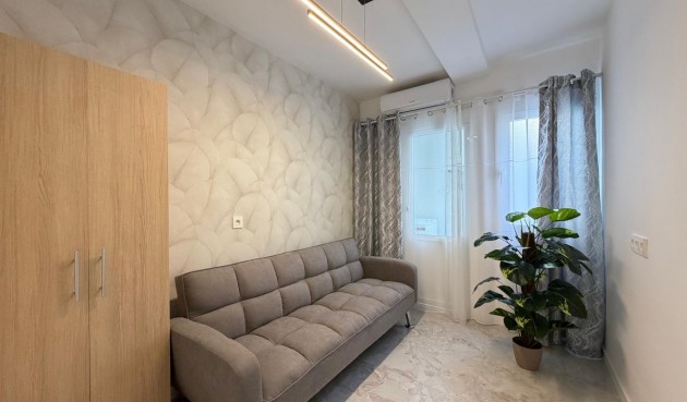 Återförsäljning - Takvåning -
Torrevieja - Estacion De Autobuses