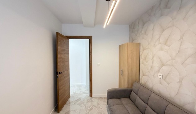 Återförsäljning - Takvåning -
Torrevieja - Estacion De Autobuses