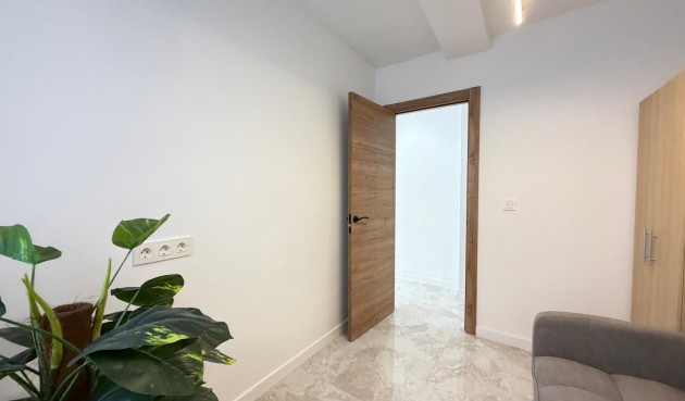 Återförsäljning - Takvåning -
Torrevieja - Estacion De Autobuses