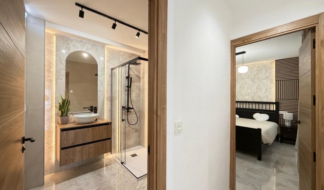 Återförsäljning - Takvåning -
Torrevieja - Estacion De Autobuses