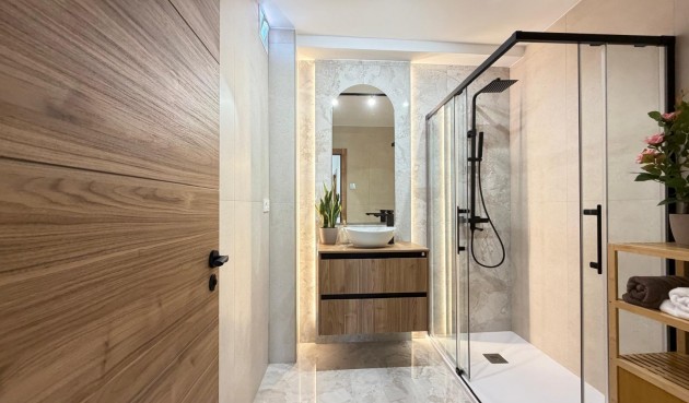 Återförsäljning - Takvåning -
Torrevieja - Estacion De Autobuses