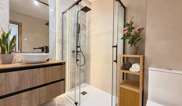 Återförsäljning - Takvåning -
Torrevieja - Estacion De Autobuses