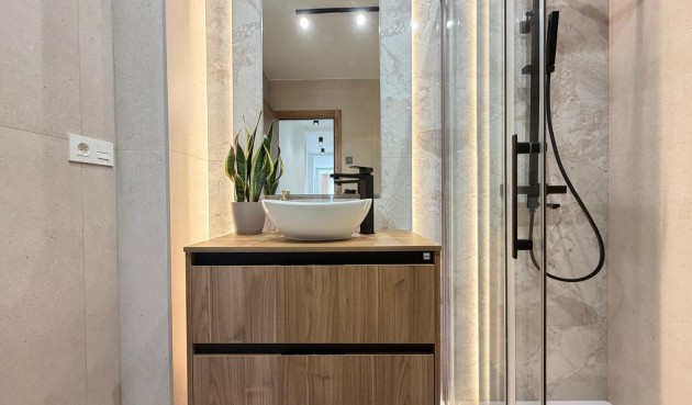 Återförsäljning - Takvåning -
Torrevieja - Estacion De Autobuses