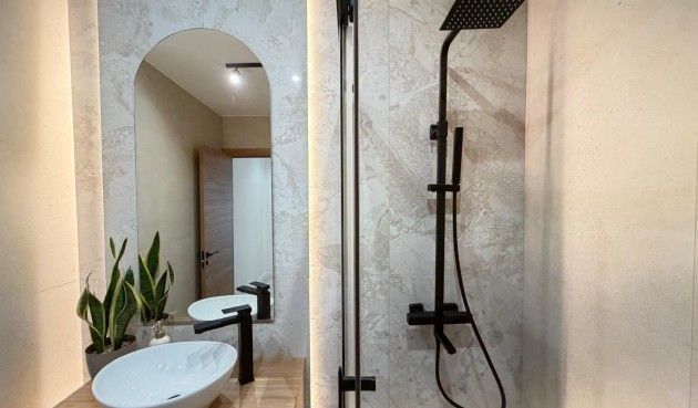 Återförsäljning - Takvåning -
Torrevieja - Estacion De Autobuses