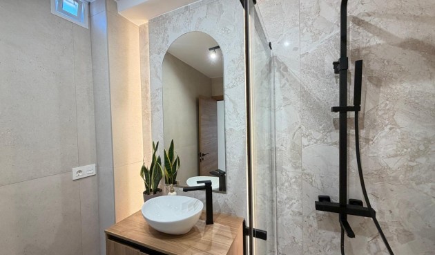 Återförsäljning - Takvåning -
Torrevieja - Estacion De Autobuses