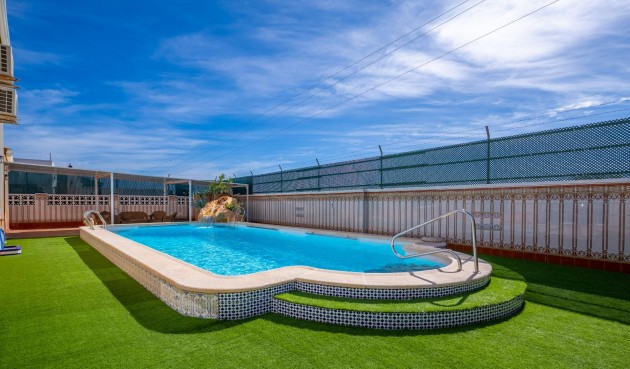 Återförsäljning - Villa -
Torrevieja - El Chaparral