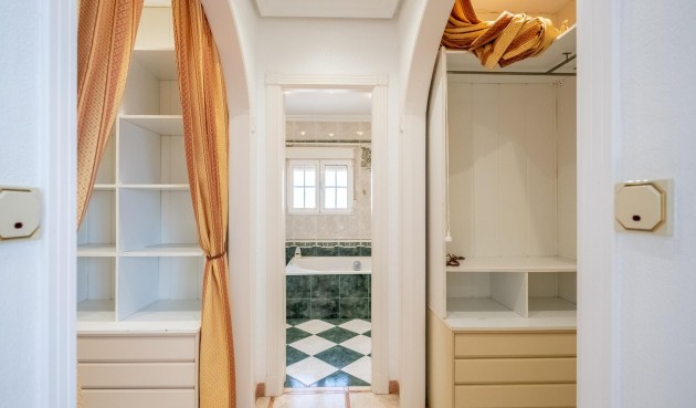 Återförsäljning - Villa -
Torrevieja - El Chaparral