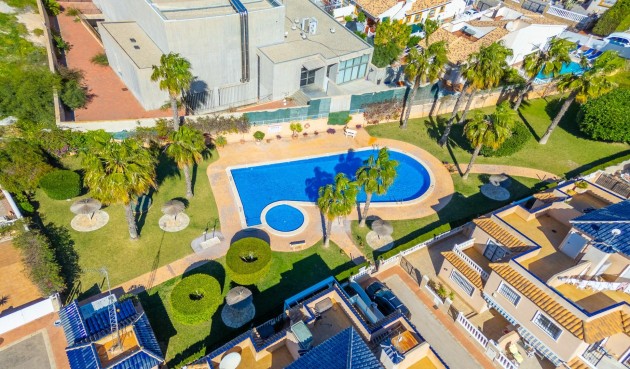 Återförsäljning - Town House -
Orihuela Costa - La Regia