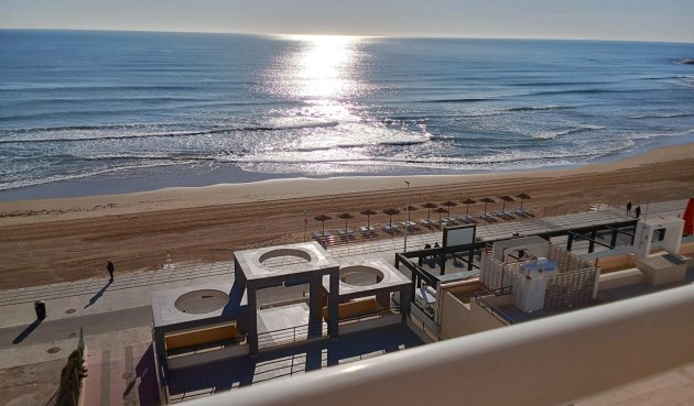 Återförsäljning - Takvåning -
Torrevieja - Playa De La Mata