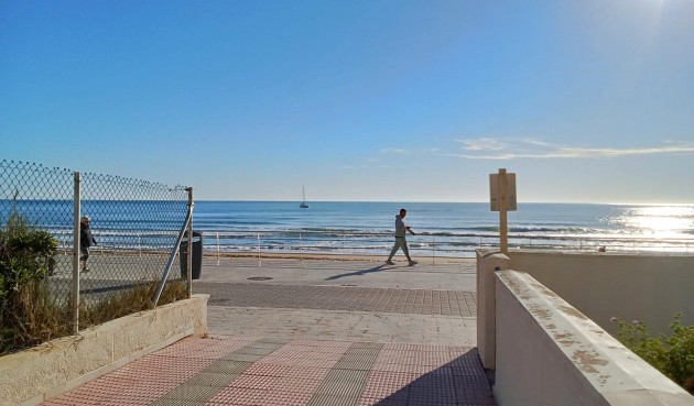 Återförsäljning - Takvåning -
Torrevieja - Playa De La Mata