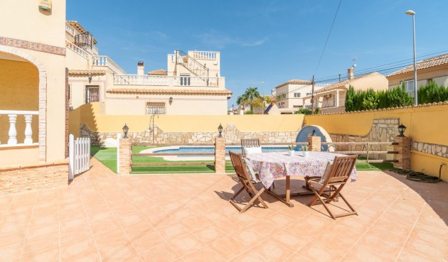 Brukt - Town House -
Orihuela Costa - Los Almendros-la Florida