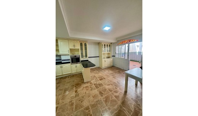 Återförsäljning - Apartment -
Torrevieja - Centro