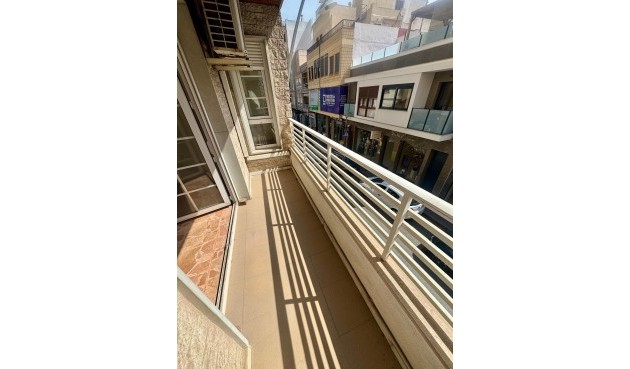 Återförsäljning - Apartment -
Torrevieja - Centro