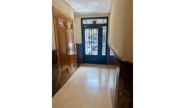 Återförsäljning - Apartment -
Torrevieja - Centro