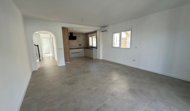 Återförsäljning - Villa -
El Campello - Costa Blanca