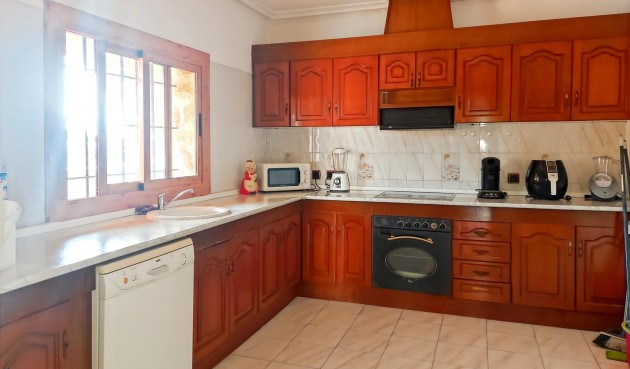 Återförsäljning - Villa -
Torrevieja - Costa Blanca