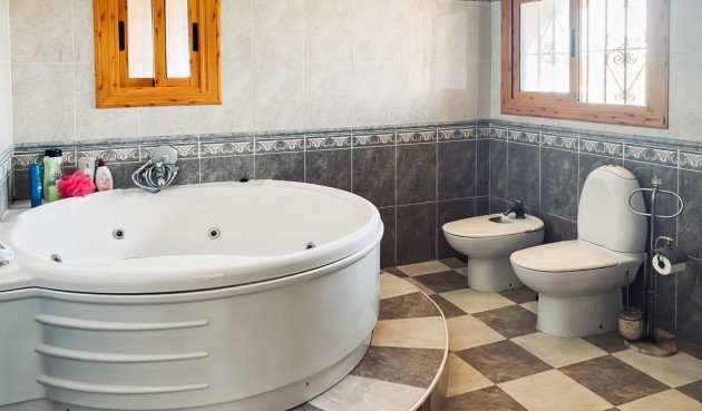 Återförsäljning - Villa -
Torrevieja - Costa Blanca