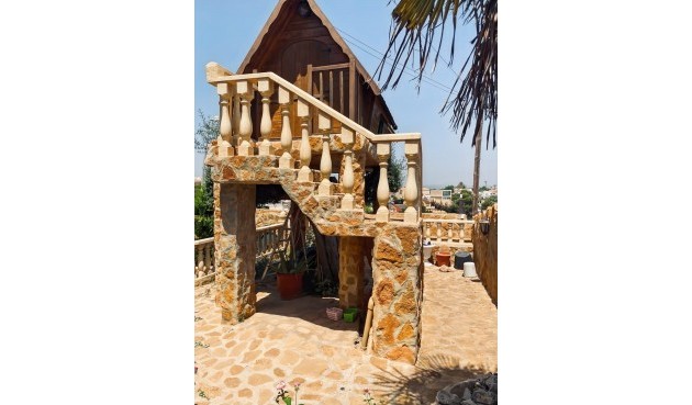 Återförsäljning - Villa -
Torrevieja - Costa Blanca