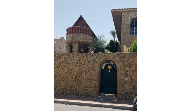 Återförsäljning - Villa -
Torrevieja - Costa Blanca