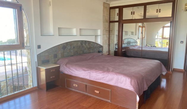 Återförsäljning - Villa -
Torrevieja - Costa Blanca