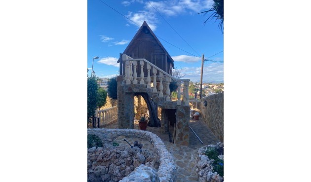 Återförsäljning - Villa -
Torrevieja - Costa Blanca