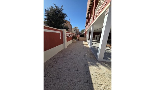 Återförsäljning - Villa -
Alicante - Costa Blanca