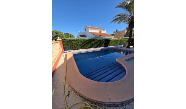 Återförsäljning - Villa -
Alicante - Costa Blanca