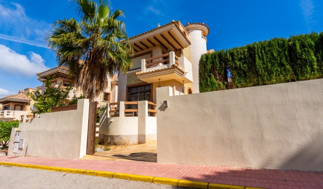Återförsäljning - Villa -
Orihuela Costa - Costa Blanca