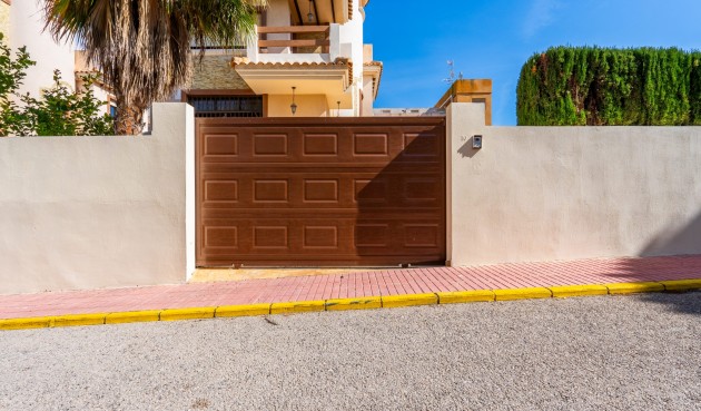Återförsäljning - Villa -
Orihuela Costa - Costa Blanca
