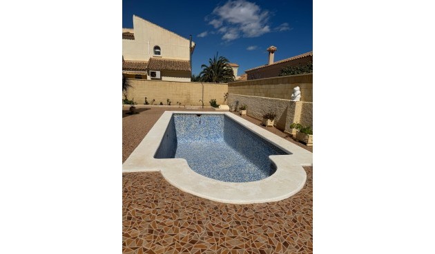Återförsäljning - Villa -
Orihuela Costa - Costa Blanca