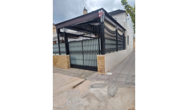 Återförsäljning - Town House -
Orihuela Costa - Costa Blanca