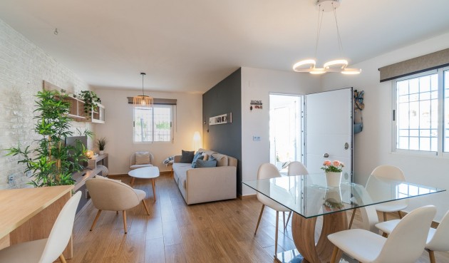 Återförsäljning - Town House -
Torrevieja - Costa Blanca