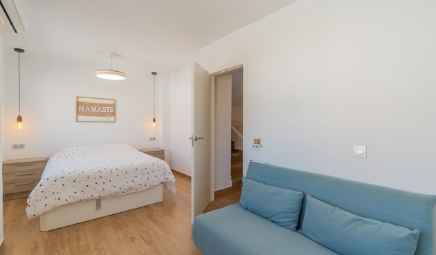 Återförsäljning - Town House -
Torrevieja - Costa Blanca