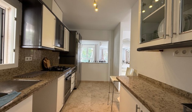 Återförsäljning - Villa -
Orihuela - Inland